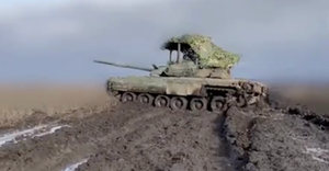 Khoảnh khắc xe tăng Nga khai hoả quét sạch cứ điểm của Ukraine 