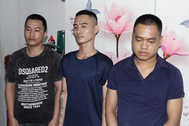 Bắt 3 nghi can cho vay nặng lãi, thu giữ nhiều vũ khí thô sơ và ma túy