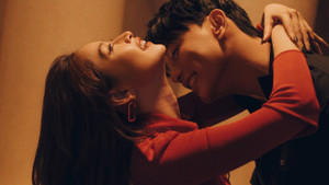 'Cặp đôi ma cà rồng' Chi Pu - Thuận Nguyễn tung ảnh tình tứ