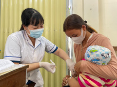 Việt Nam tiếp nhận gần 500.000 liều vaccine 5 trong 1