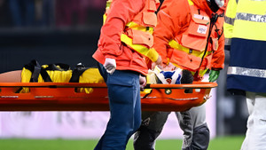 Húc thẳng đầu gối đồng đội, sao La Liga bất tỉnh