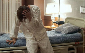 Chàng trai 22 tuổi bị điếc khi ngủ dậy do thói quen nguy hiểm của nhiều bạn trẻ 