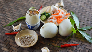 Mẹo mua trứng vịt lộn vừa non vừa ngon