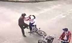 Một học sinh lớp 9 bị bố của bạn đánh phải nhập viện cấp cứu
