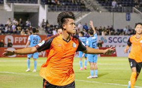 Trọng tài gây tranh cãi, CLB Bà Rịa Vũng Tàu đánh bại Hòa Bình