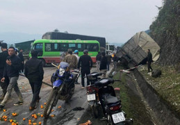 Hòa Bình xảy ra tai nạn giao thông liên hoàn, toàn tuyến ùn tắc kéo dài