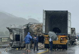 Hiện trường 2 xe đầu kéo tông trực diện trên cao tốc Cam Lộ-La Sơn, 1 người chết