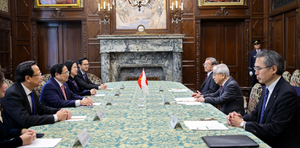 Thủ tướng hội kiến Chủ tịch Thượng viện và Chủ tịch Hạ viện Nhật Bản