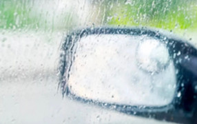 Cách đơn giản chống đọng nước gương hậu ô tô