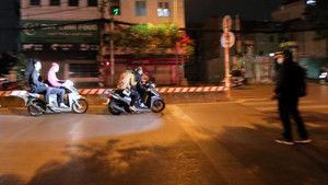 Cảnh sát mật phục vây bắt 'quái xế' độ xe, nẹt pô trên phố Hà Nội 
