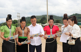 Sơn La: Đi tận ngõ, gõ từng nhà để vận động tham gia bảo hiểm xã hội