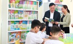 Ngành BHXH tặng hơn 300 đầu sách cho học sinh ở TP Hà Tĩnh