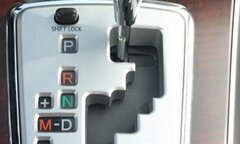 Nút 'Shift Lock' trên ô tô có tác dụng gì?