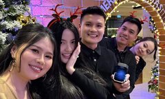 Ảnh Quang Hải khoe nhẫn cầu hôn bạn gái gây sốt mạng xã hội