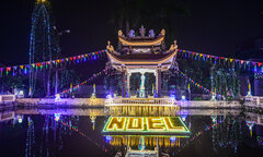 Xứ đạo ở ngoại thành Hà Nội lung linh ánh đèn đón Giáng sinh 