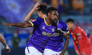 Ngoại binh lên tiếng, Hà Nội FC thoát thua trước CLB Hà Tĩnh