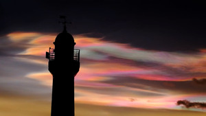 Bí ẩn mây xà cừ thắp sáng bầu trời Bắc Cực