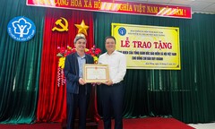 Tổng giám đốc BHXH Việt Nam tặng bằng khen cho cá nhân ngoài ngành ở Kon Tum