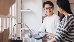 Lợi ích không ngờ cho sức khỏe khi rửa chén bát bằng tay