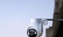 Từ vụ 11 học sinh ăn 2 gói mì, lắp camera có giám sát được lương tâm người thầy?