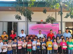 Nutifood trao gửi hàng ngàn quà tặng dinh dưỡng đến trẻ em biên giới phía Bắc