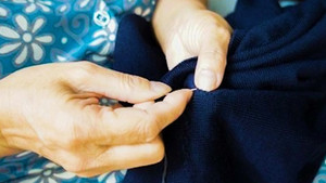 Nữ nghệ nhân 'vá kỷ niệm' hiếm hoi ở đất Hà thành