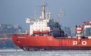 Tàu phá băng hạt nhân của Nga cháy trên biển