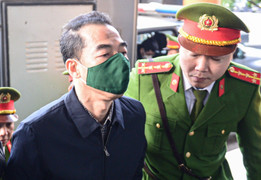 Cựu Thứ trưởng Tô Anh Dũng khóc tại tòa, khai không vòi vĩnh doanh nghiệp