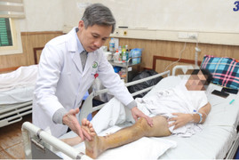 Sĩ quan cảnh sát bị người vi phạm giao thông tông gãy chân rồi tẩu thoát