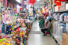 'Thiên đường mua sắm' vùng biên đìu hiu ngày cuối năm