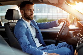 Tại sao nhiều người tuổi trung niên thích mua ô tô khoảng 300-400 triệu đồng?