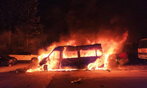 Chiếc Limousine bị cháy rụi trong bãi giữ xe ở Đà Lạt