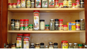 Lọ gia vị đã mở nắp dùng được bao lâu?