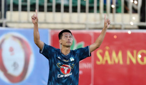 Giám đốc Vũ Tiến Thành ra mắt thắng lợi, HAGL vẫn lập 'kỷ lục' buồn