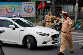 Ô tô không xi-nhan khi chuyển hướng bị phạt bao nhiêu tiền?