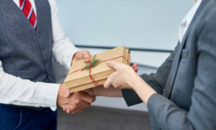 Bộ GD&ĐT nghiêm cấm thầy cô biếu, tặng quà Tết cho lãnh đạo