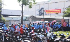 Nghỉ ốm dài ngày có được hưởng lương ngày lễ?