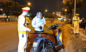 Uống bao nhiêu cốc bia bị thổi phạt về nồng độ cồn?