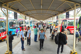 Bến xe tấp nập người dân về quê nghỉ Tết Dương lịch 