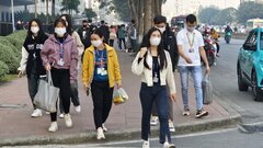 Công nhân ở Bắc Ninh mừng được tăng ca dịp Tết Dương lịch