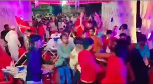 Nhà trai và nhà gái đánh nhau loạn xạ chỉ vì miếng phô mai trong cỗ cưới