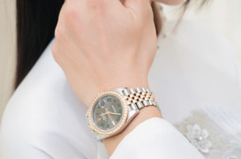 Bật mí chiếc đồng hồ giá hơn nửa tỷ đồng Quang Hải đeo trên tay trong lễ ăn hỏi