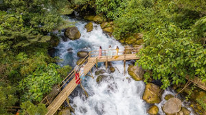 Suối Nước Moọc có gì đặc biệt?