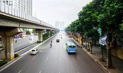 Đường phố Hà Nội vắng vẻ, thanh bình ngày đầu năm mới 2024
