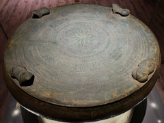 Cận cảnh trống đồng Đông Sơn kích thước lớn nhất lịch sử