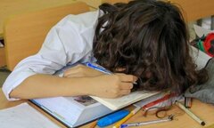 Phụ huynh đua nhau khoe thành tích, tôi trầm cảm vì con điểm thấp