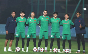 Đặng Văn Lâm chấn thương trước thềm Asian Cup, HLV Troussier ứng phó thế nào?