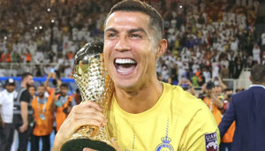 Đàn em ám chỉ Ronaldo ích kỷ, không xếp vào đội hình hay nhất thế giới