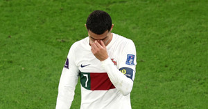 Tuyển Việt Nam đấu Nhật Bản trên sân World Cup chứng kiến Ronaldo khóc hận