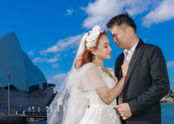 Vân Hugo khoe trọn bộ ảnh cưới ở Úc với chồng doanh nhân